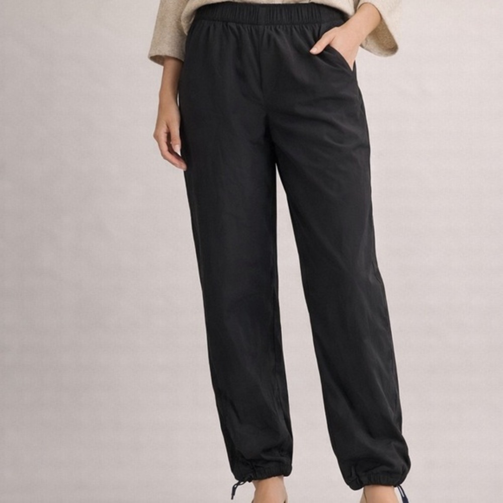 Athleta Black Jogger Pants Size M Lightweight Nylon  Elastic Waist Athleisure
